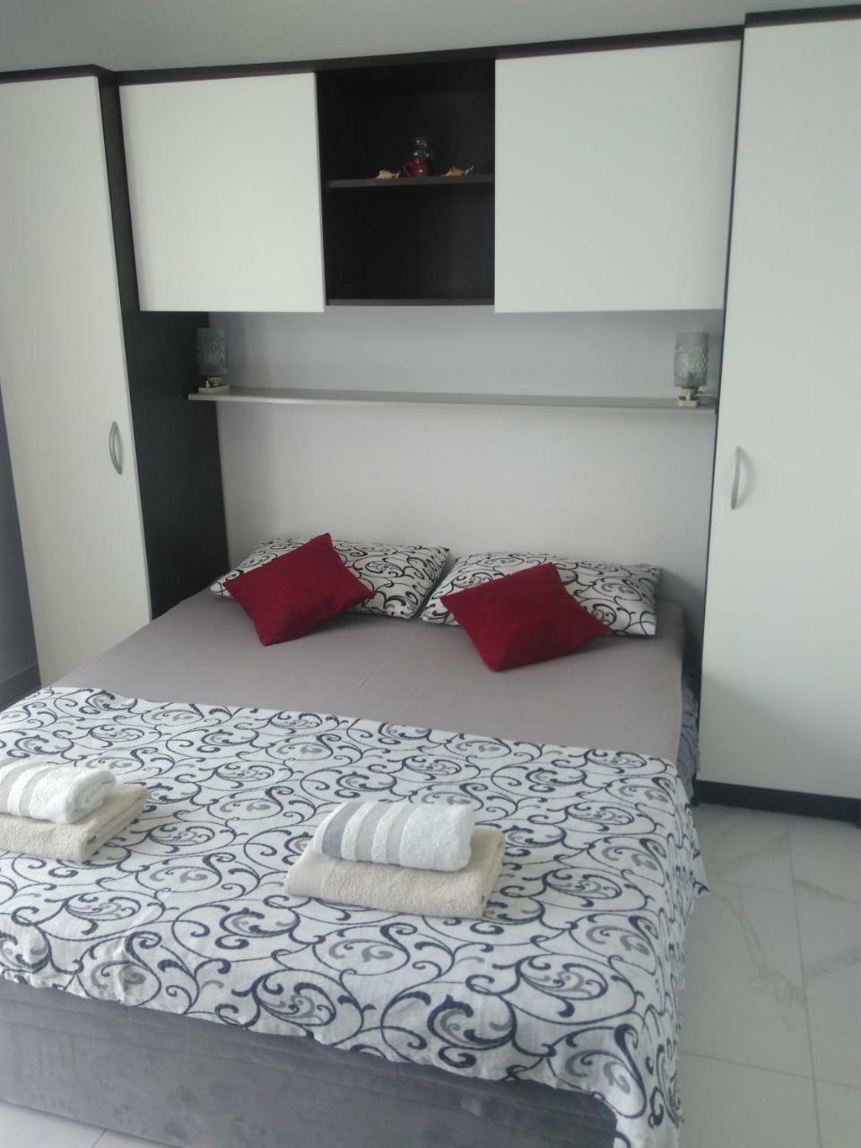 Apartment Vesna 米欧纳 外观 照片